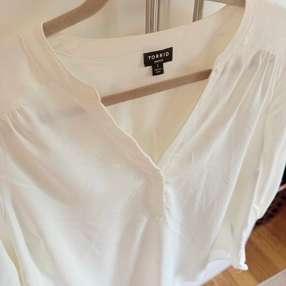 TORRID Harper 3/4 length sleeve ivory blouse (no chest pockets) - Picture 3 of 6
